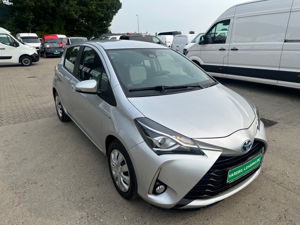 Toyota Yaris 1,5 Hybrid H1 e-CVT Van 5d