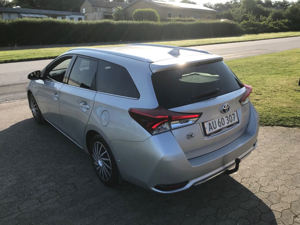 Toyota Auris 1,8 Hybrid H2 Comfort Touring Sports CVT 5d