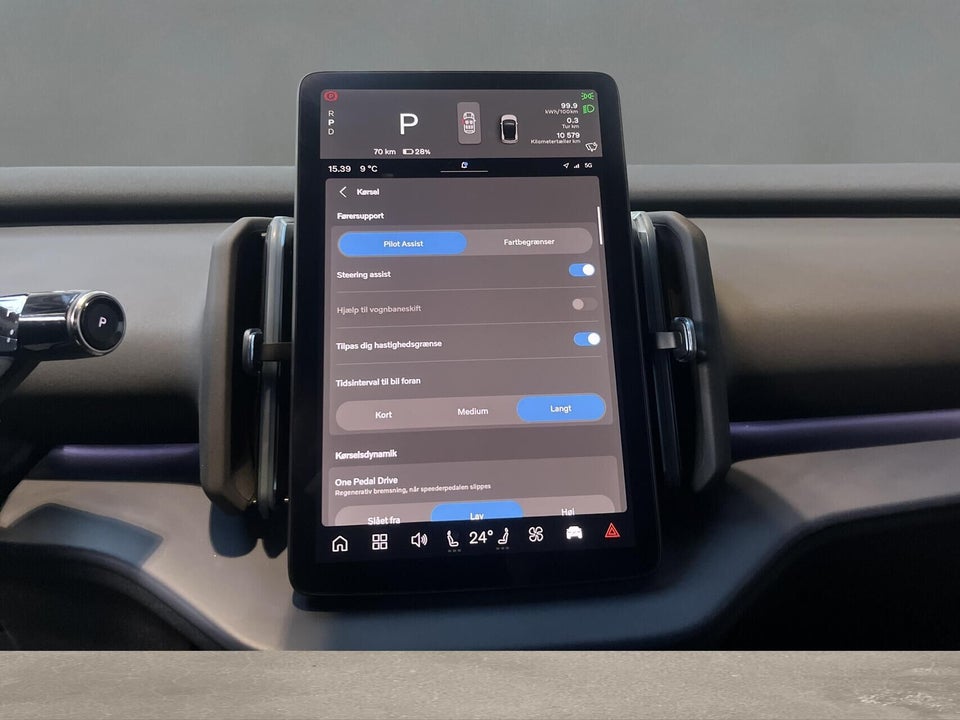 Volvo EX30 Standard Range Plus 5d