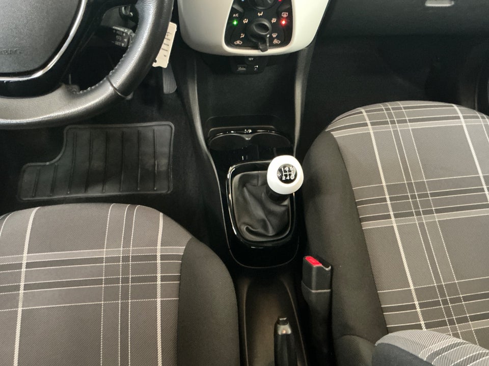 Peugeot 108 1,0 e-VTi 69 White Edition 5d