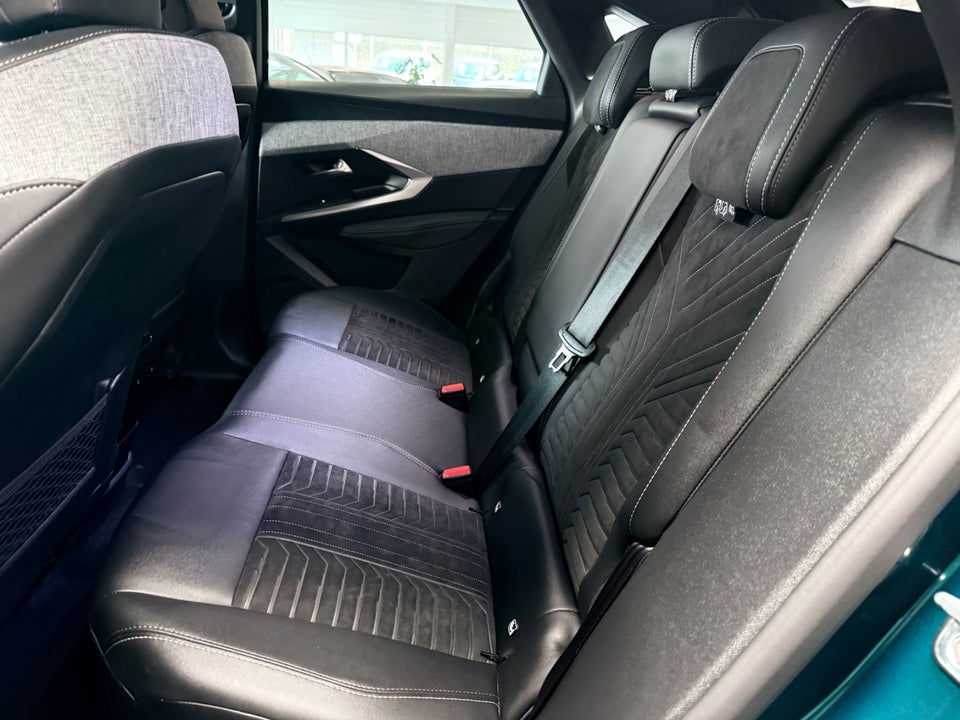 Peugeot e-3008 77 GT Pack 5d