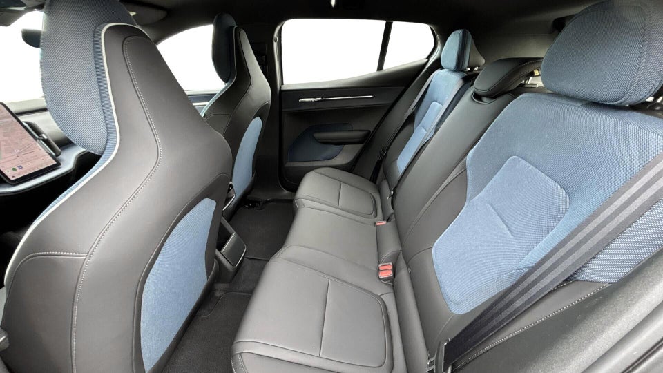 Volvo EX30 Standard Range Plus 5d