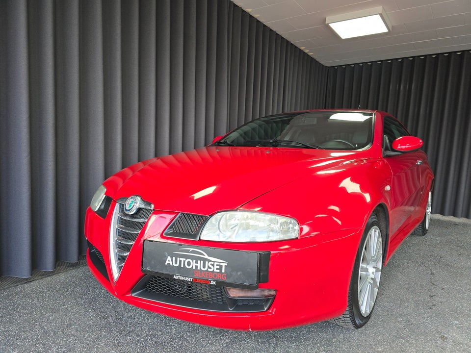 Alfa Romeo GT 2,0 JTS Lusso 3d