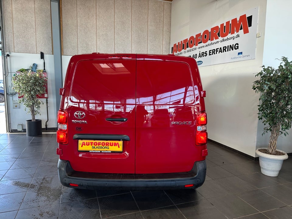 Toyota ProAce 2,0 D 122 Medium Comfort Master aut. 5d