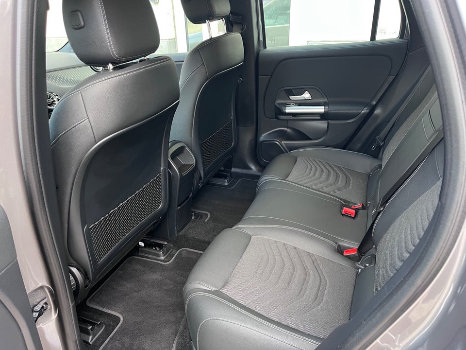 Mercedes EQA300 Progressive 4Matic 5d