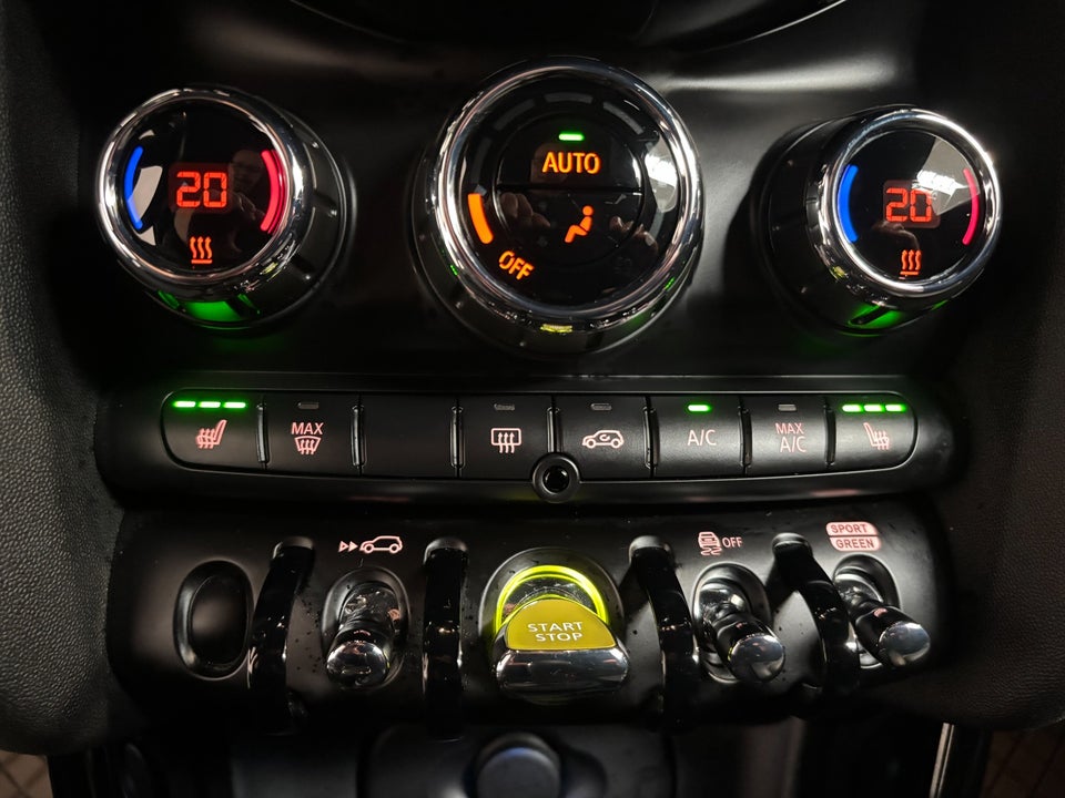 MINI Cooper SE Essential 3d