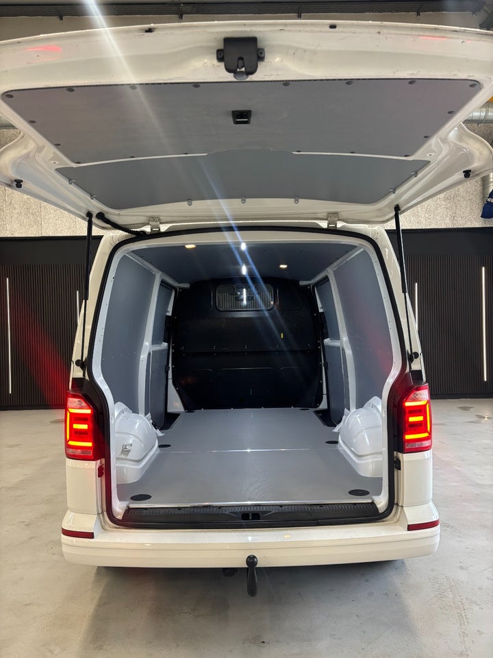 VW Transporter 2,0 TDi 150 Kassevogn DSG lang