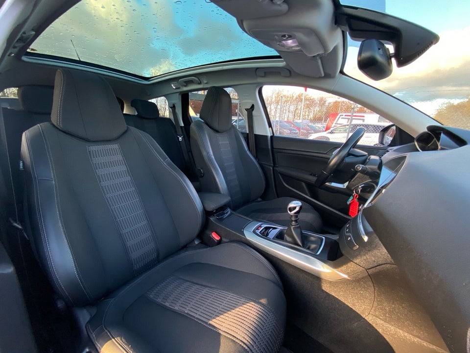 Peugeot 308 1,5 BlueHDi 130 Selection Sky SW 5d