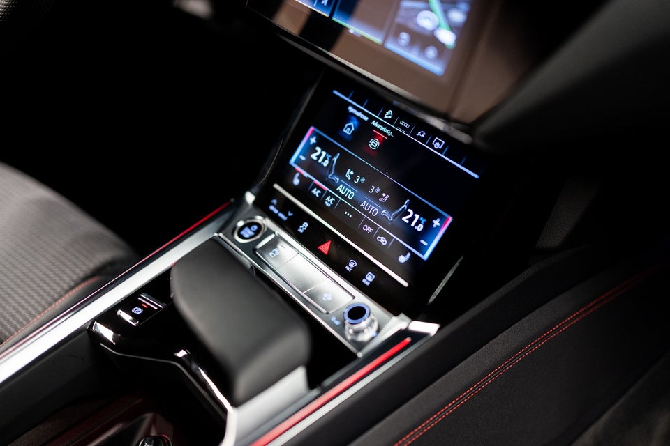 Audi Q8 e-tron 55 S-line quattro 5d