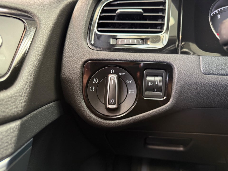 VW Golf VII 1,4 TSi 122 Highline Variant BMT 5d