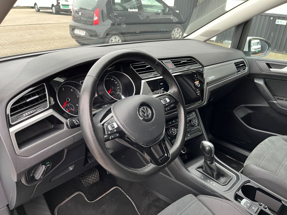 VW Touran 2,0 TDi 115 Highline DSG Van 5d