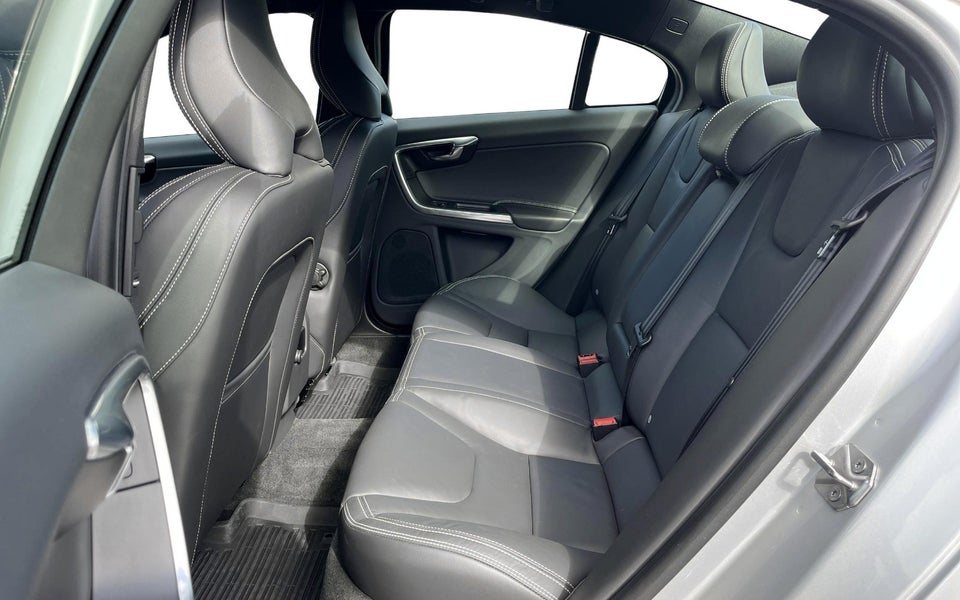 Volvo S60 1,6 T3 150 Momentum 4d