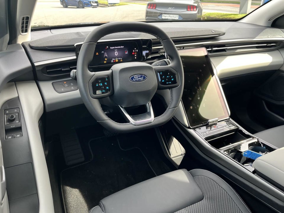 Ford Explorer Select Extended Range 5d