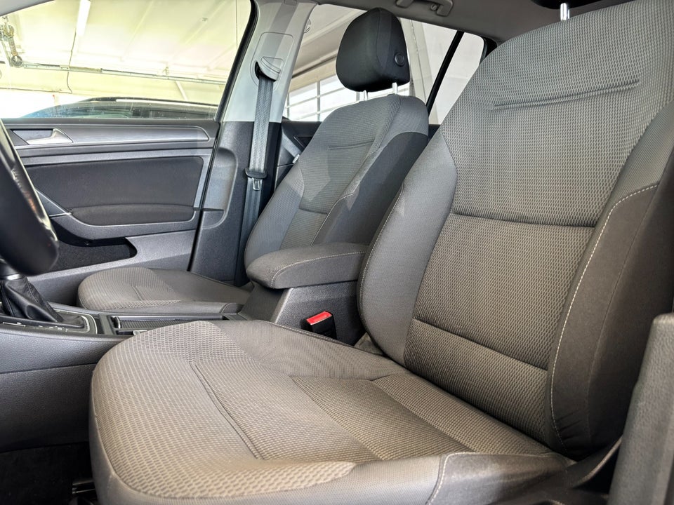 VW Golf VII 1,5 TSi 130 Comfortline Variant DSG 5d