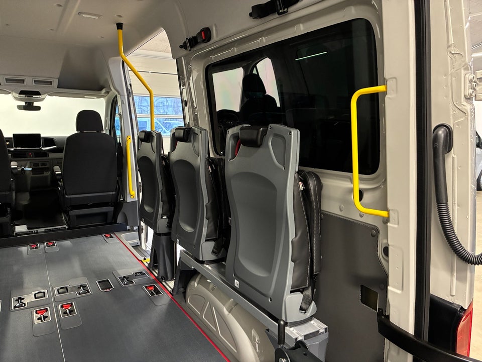 VW Crafter 35 2,0 TDi 140 Kombi L3H3 aut.