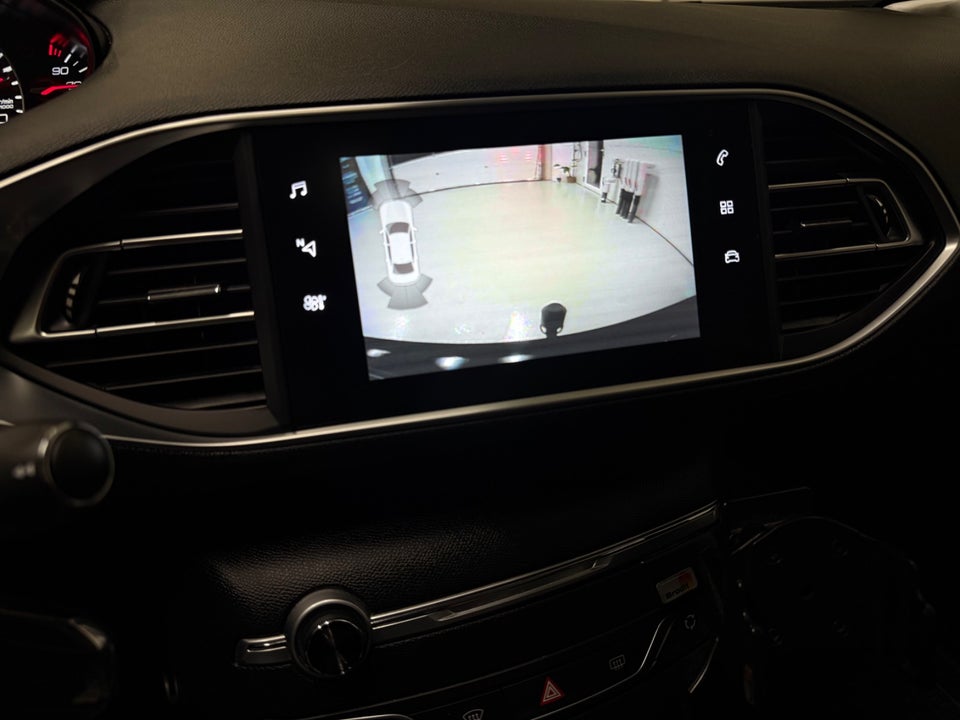 Peugeot 308 1,5 BlueHDi 130 Allure+ Sky SW 5d