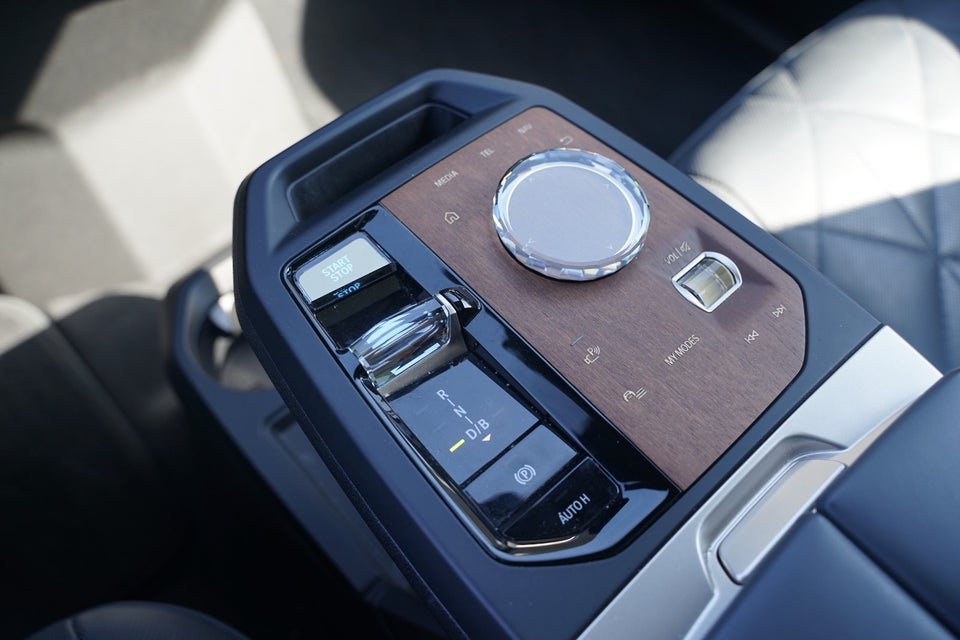 BMW iX xDrive40 Fully Charged Sport 5d