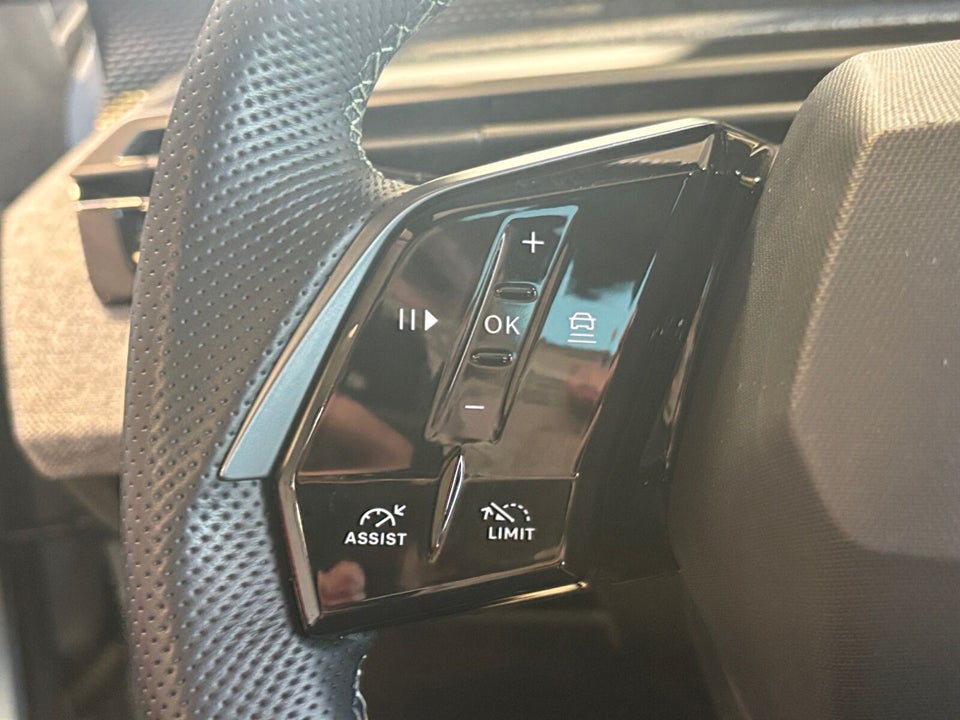 Peugeot e-3008 77 GT Pack 5d