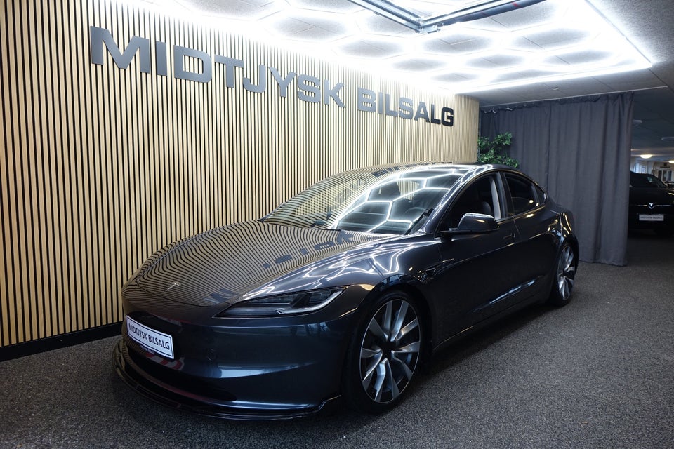 Tesla Model 3 Long Range AWD 4d