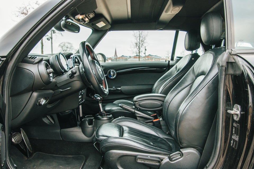 MINI Cooper S 2,0 JC Works Cabriolet aut. 2d