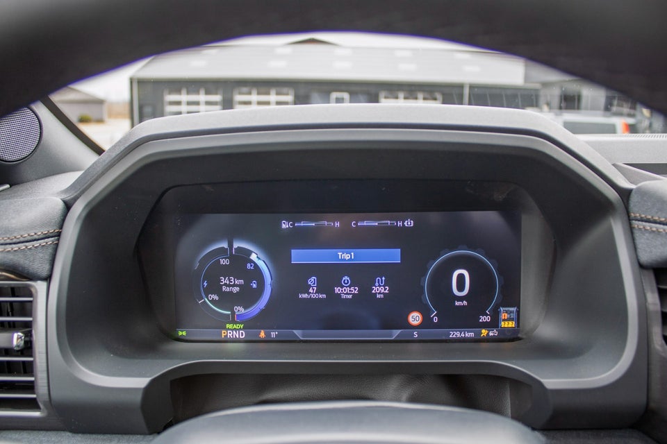 Ford F-150 131 Lightning Lariat Extended Range 4d