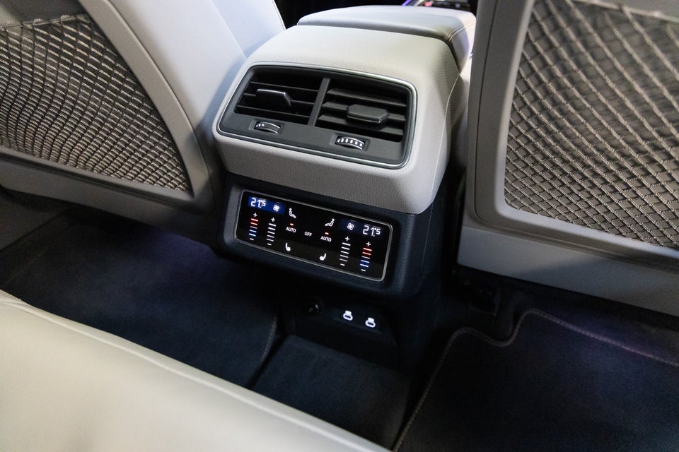 Audi Q8 e-tron 55 Advanced quattro 5d