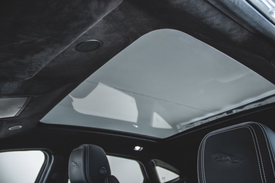 Jaguar E-Pace 1,5 P300e R-Dynamic SE aut. 5d