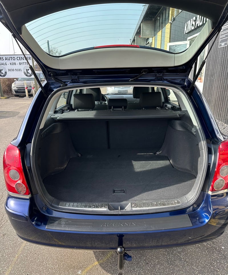 Toyota Avensis 2,0 D-4D Sol stc. 5d