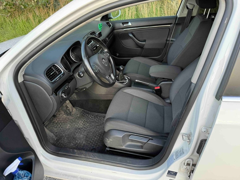 VW Golf VI 1,6 TDi 105 Highline Variant BMT 5d