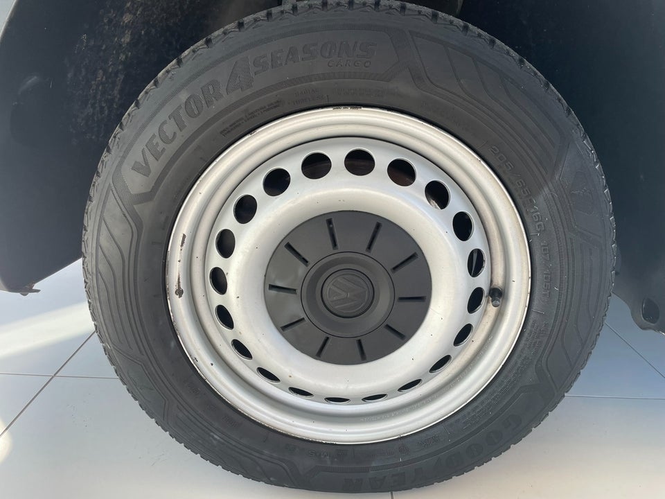 VW Transporter 2,0 TDi 102 Kassevogn lang