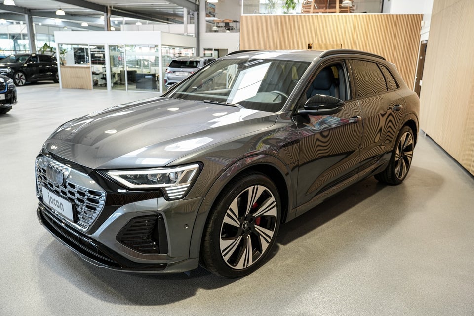 Audi Q8 e-tron 55 S-line quattro 5d