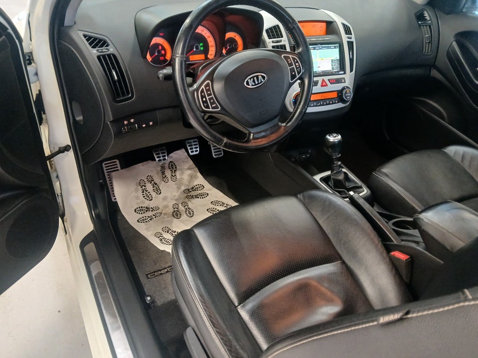 Kia Ceed 1,6 CRDi Sport 5d