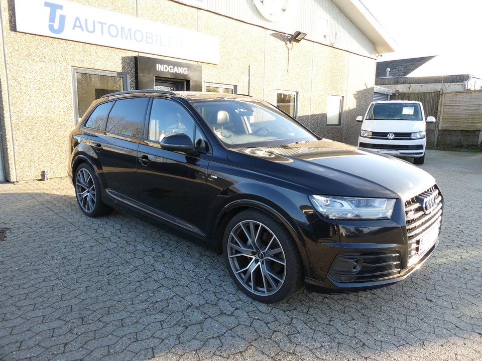 Audi Q7 3,0 TDi 272 S-line quattro Tiptr. 5d