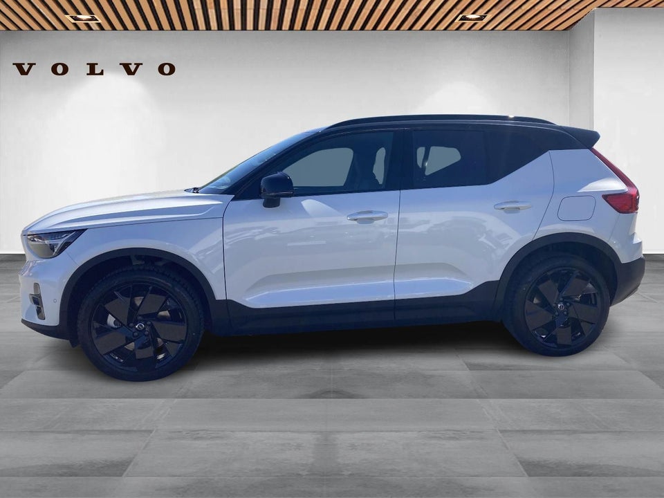 Volvo EX40 Extended Range Black Edition 5d