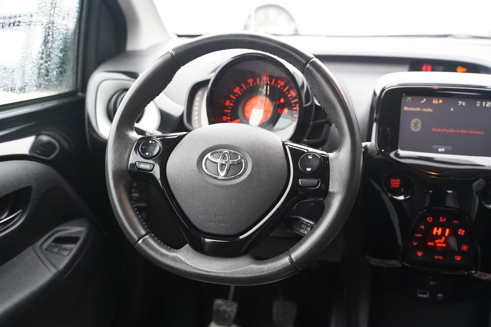 Toyota Aygo 1,0 VVT-i x-black 5d