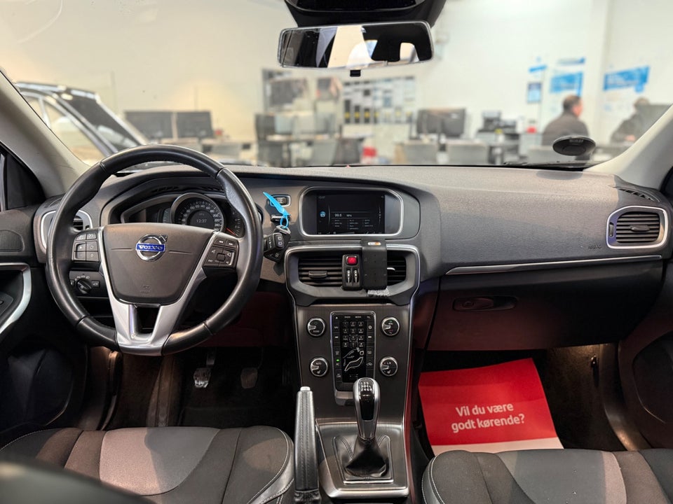 Volvo V40 2,0 D2 120 Momentum Eco 5d