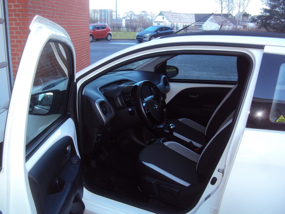 Toyota Aygo 1,0 VVT-i x-sky 5d