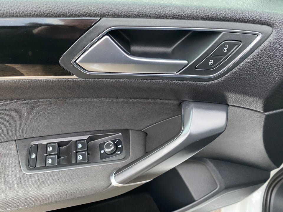 VW Touran 2,0 TDi 150 Highline+ DSG Van 5d