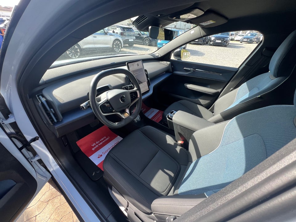 Volvo EX30 Extended Range Plus 5d