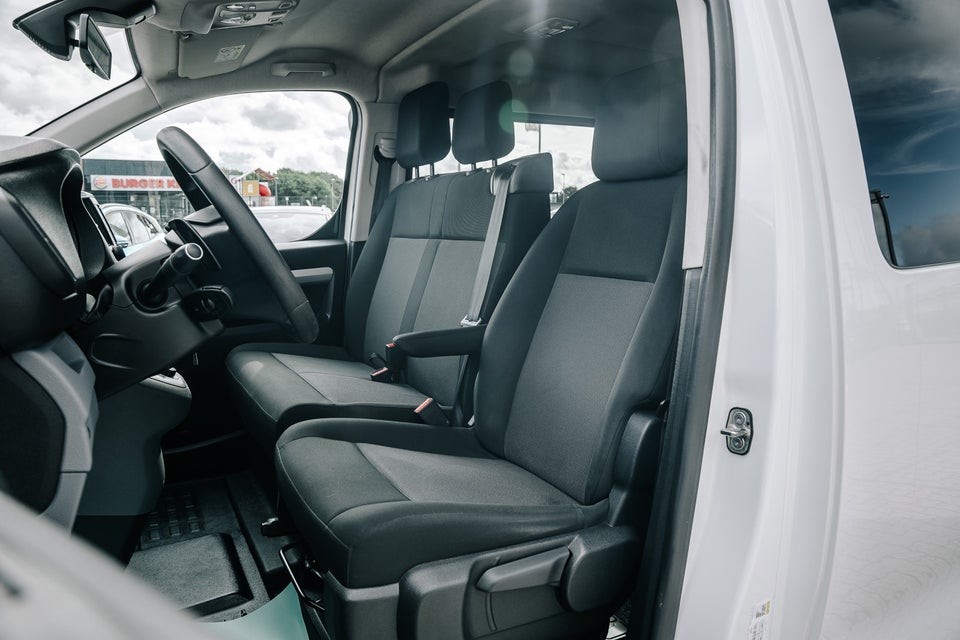 Peugeot Expert 2,0 BlueHDi 122 L3 Plus EAT8 Van