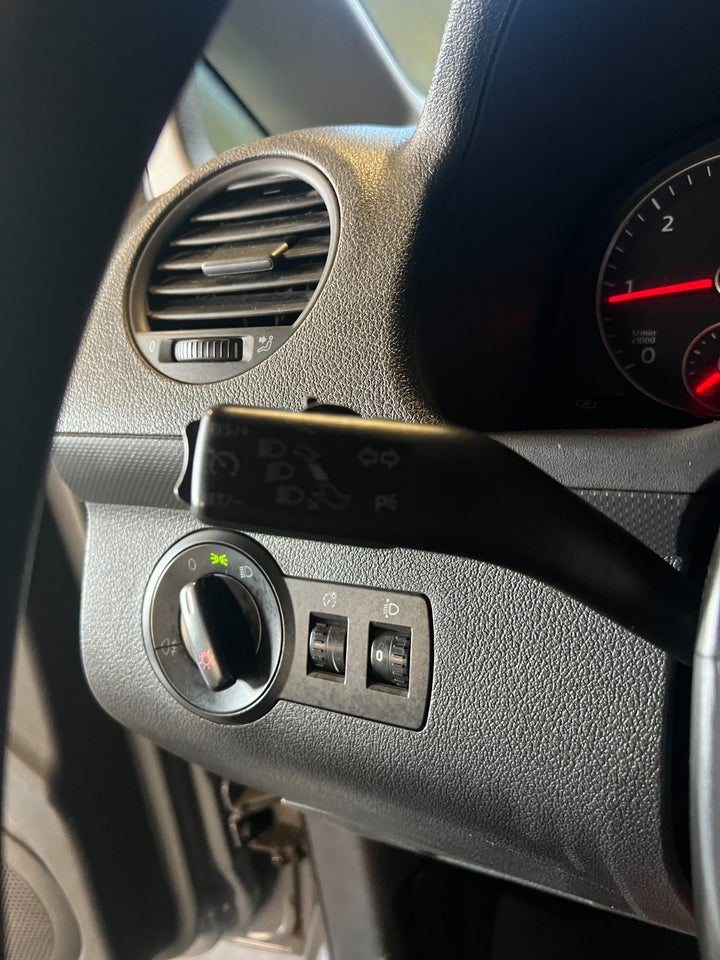 VW Caddy Maxi 1,6 TDi 102 Comfortline BMT Van 4d