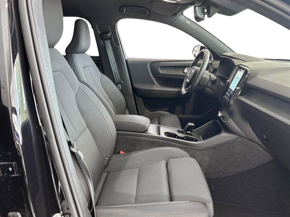 Volvo EX40 Standard Range Plus 5d