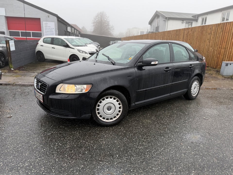 Volvo S40 1,8 Momentum 4d