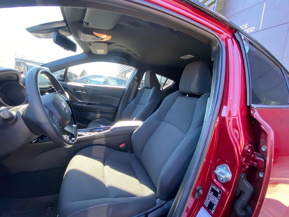 Toyota C-HR 1,8 Hybrid C-LUB CVT 5d