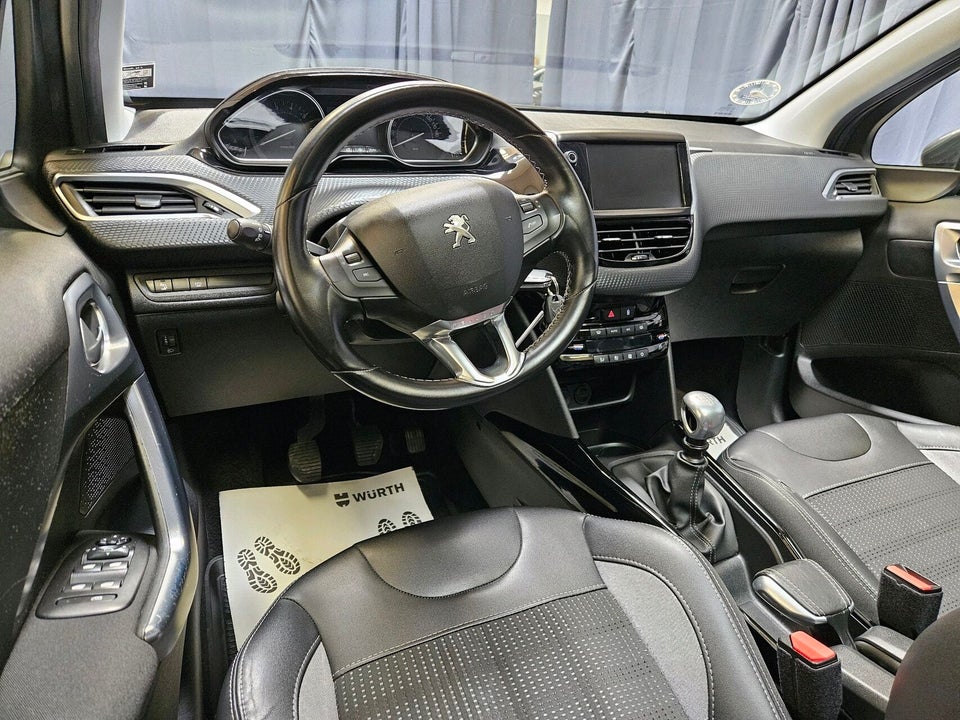 Peugeot 2008 1,2 PureTech 130 Allure Sky 5d