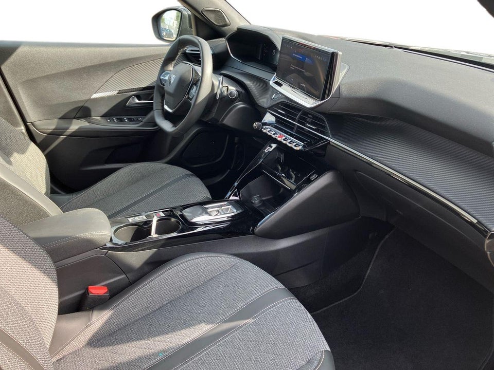 Peugeot 2008 1,2 PureTech 130 First Selection EAT8 5d