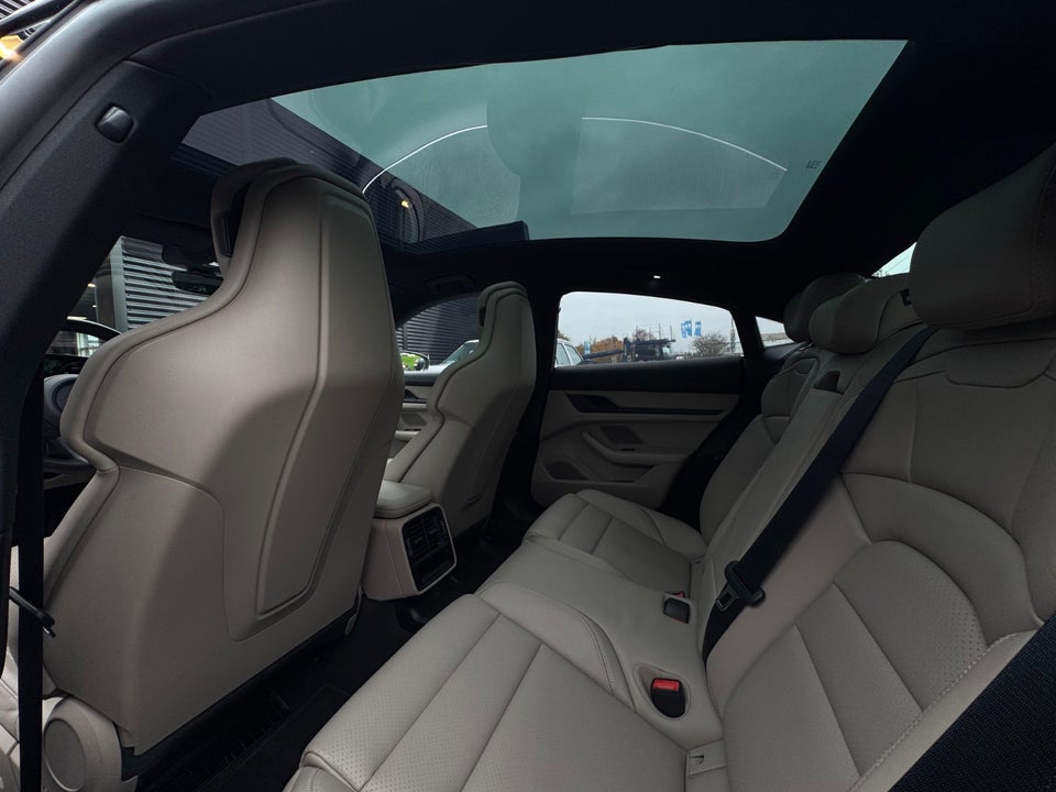 Porsche Taycan Performance+ 4d