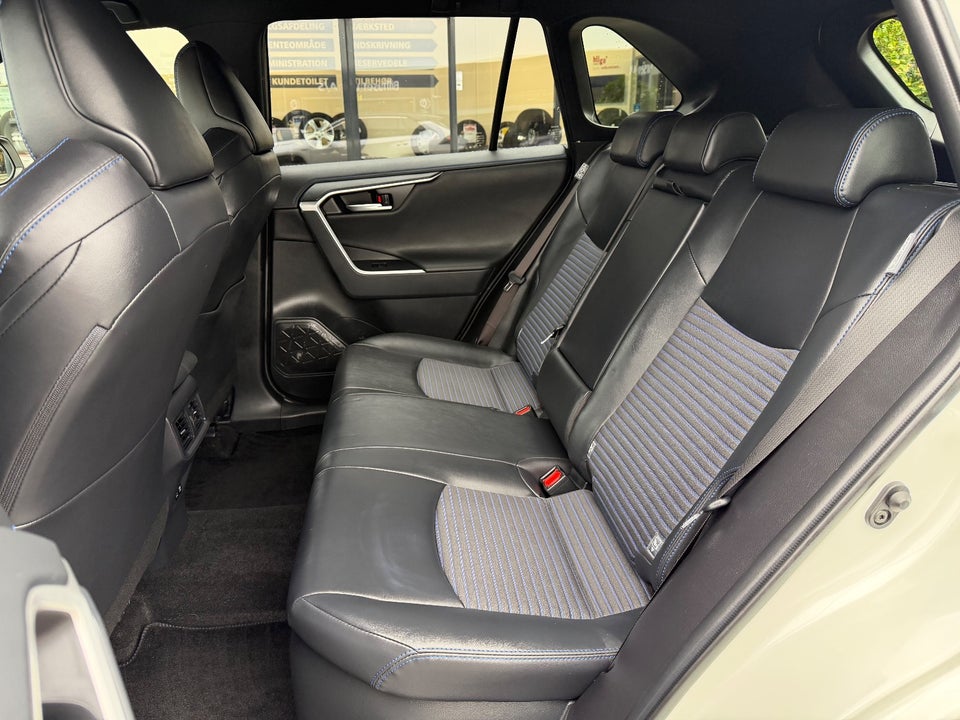 Toyota RAV4 2,5 Hybrid H3 Style MDS 5d