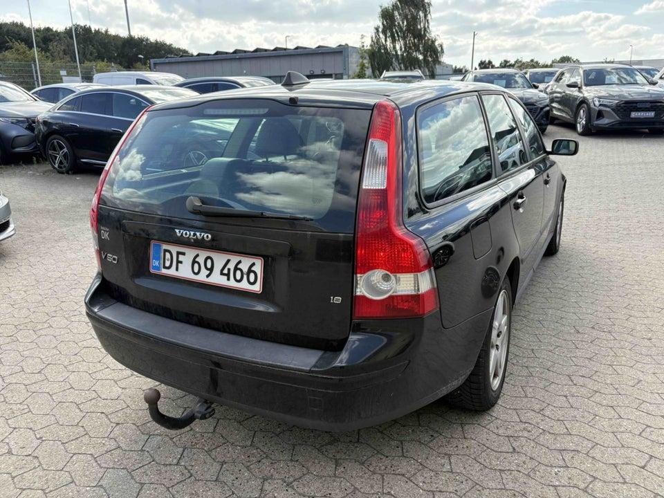 Volvo V50 1,8 Momentum 5d
