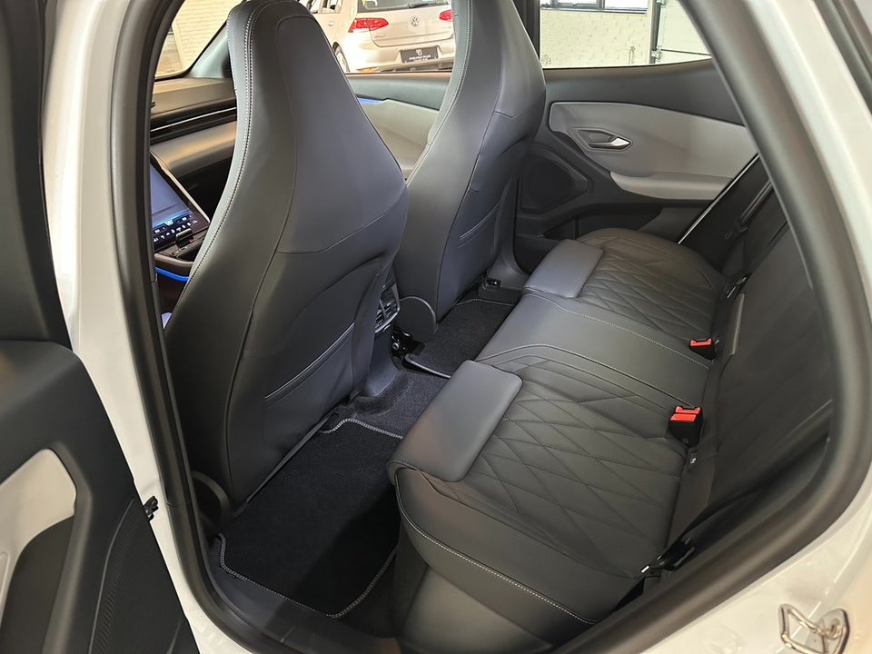 Ford Explorer 77 Premium Extended Range 5d